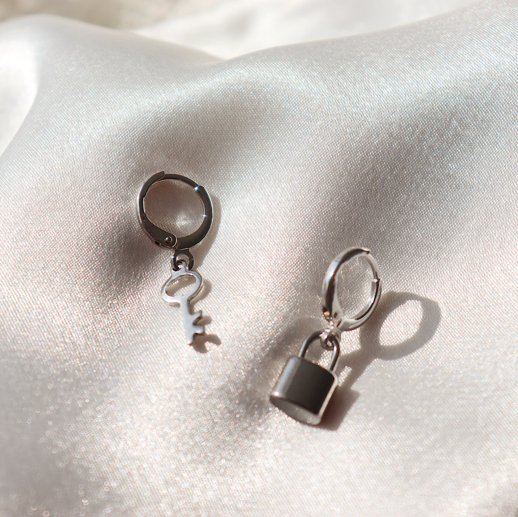 LV Earrings with keys and lock 3D model 3D printable | CGTrader