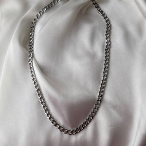 Curbed Necklace